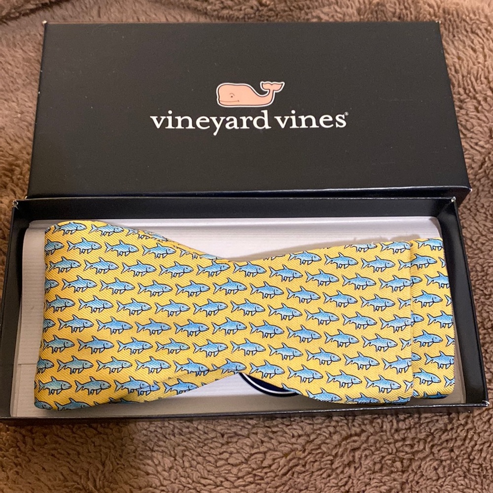 Brand New Vineyard Vines Bow Tie.  Men or for youth